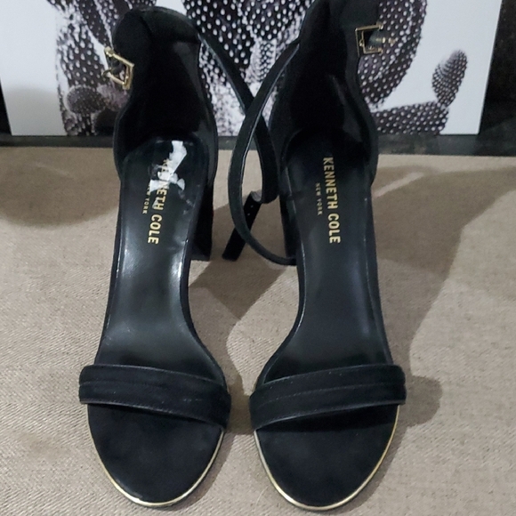 Kenneth Cole Black and Red Floral Embroidered Heels - Picture 9 of 12